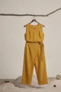 Prenda de la colección raíces- Braga Sol de Otoño mostaza